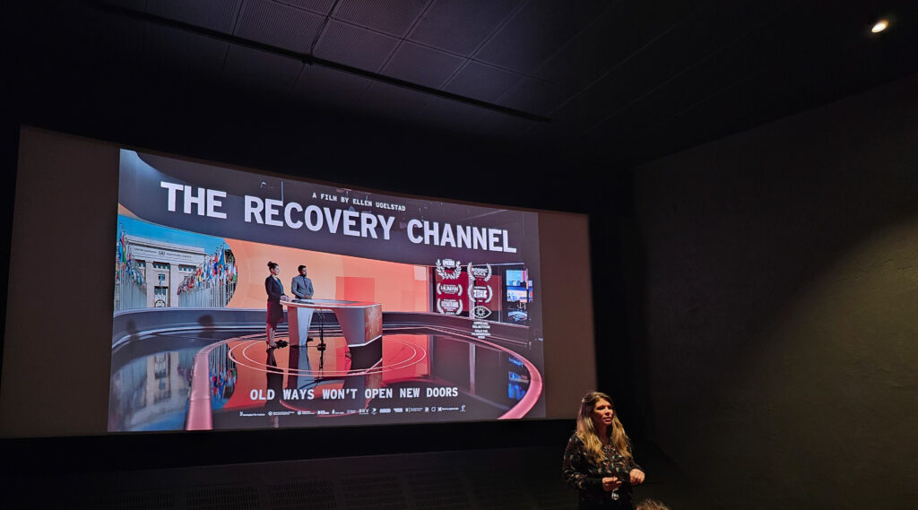 Ellen Ugelstad presenterer filmen the recovery channel (bilde)